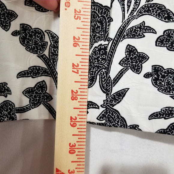 Chico's Jacket Size 3P XL Petite Black & White Embossed Floral 3/4 Sleeve Lined - Picture 11 of 12